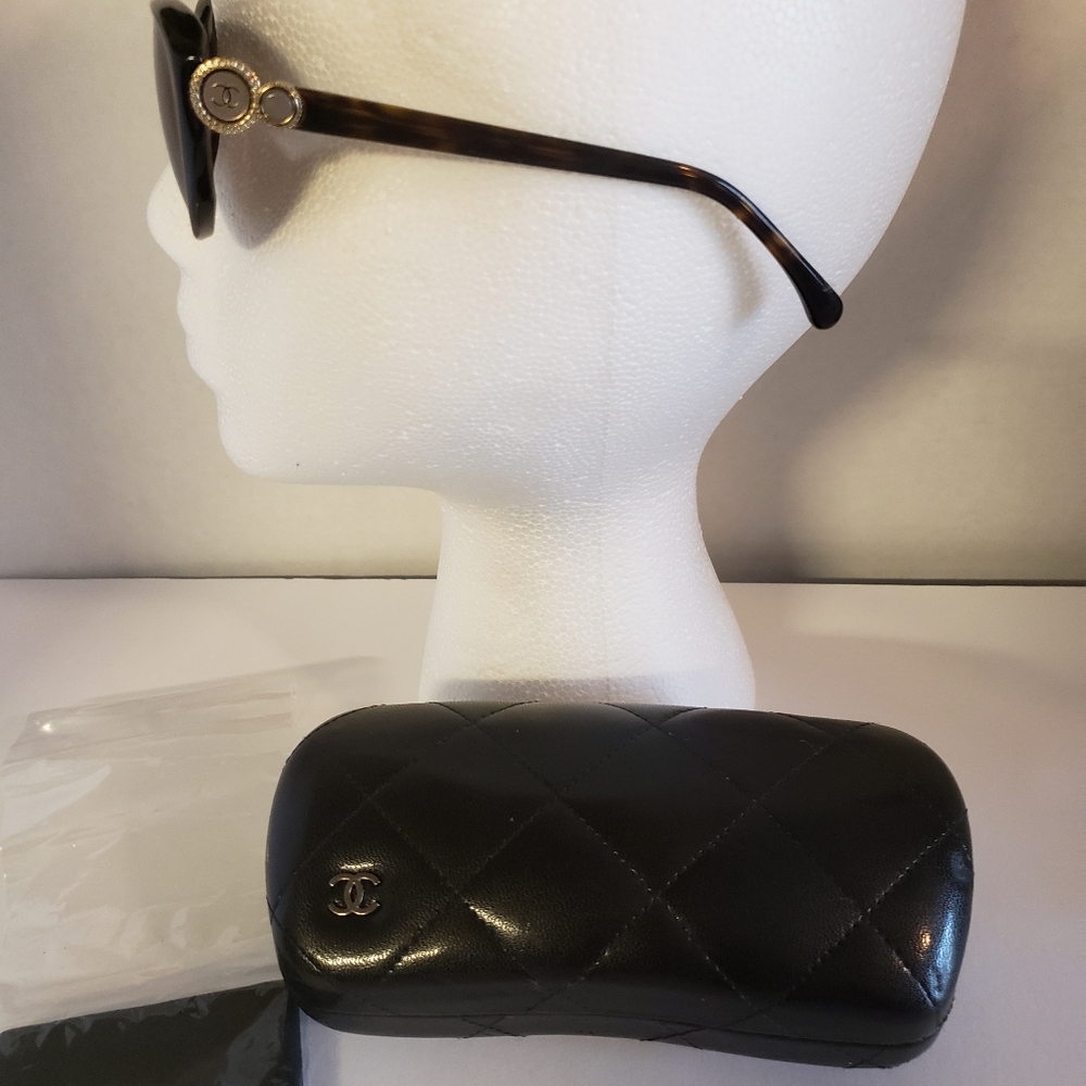 CHANEL Sunglasses